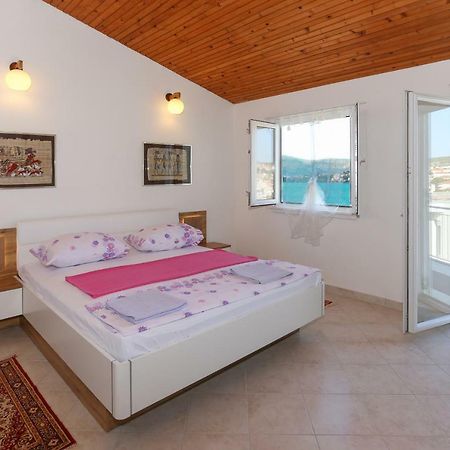 Villa Uno Трогир Екстериор снимка